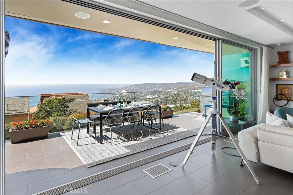 1088 Del Mar Avenue