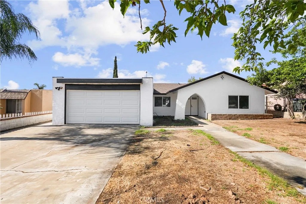 Photo of 527 W 10th ST, Perris, CA 92570 (MLS # OC26124012)
