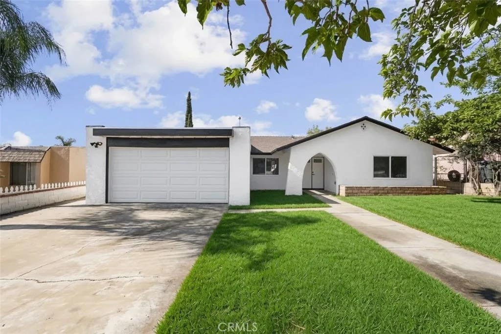 Photo of 527 W 10th ST, Perris, CA 92570 (MLS # OC26124012)