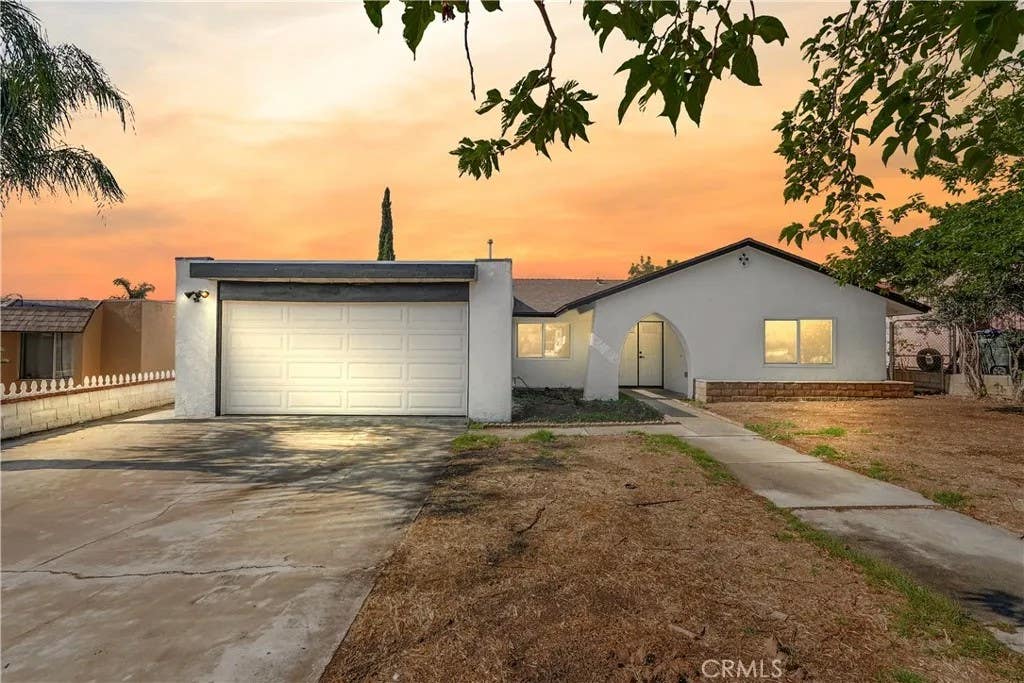 Photo of 527 W 10th ST, Perris, CA 92570 (MLS # OC26124012)