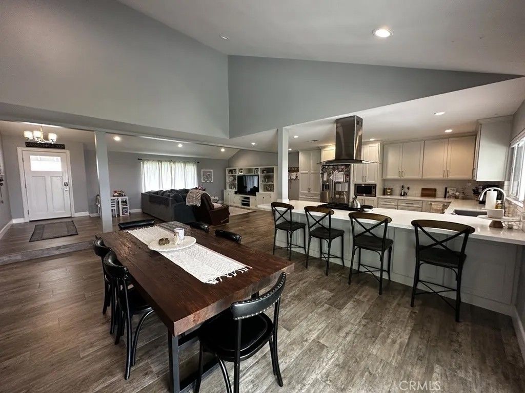 Photo of 27436 Garza Drive, Saugus, CA 91350 (MLS # SR26087663)