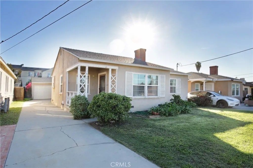 Photo of 1618 W 9th St, Santa Ana, CA 92703 (MLS # DW25273954)