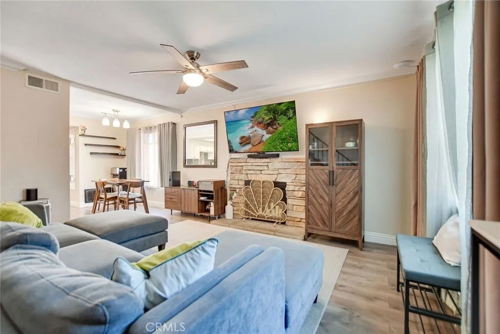 1251 S Meadow