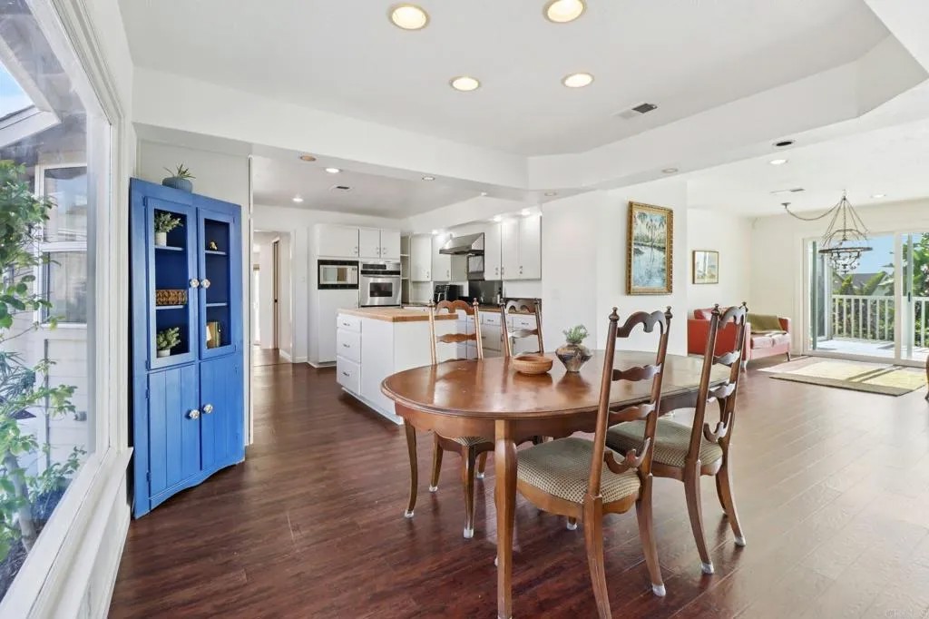 1607 Hunsaker Street