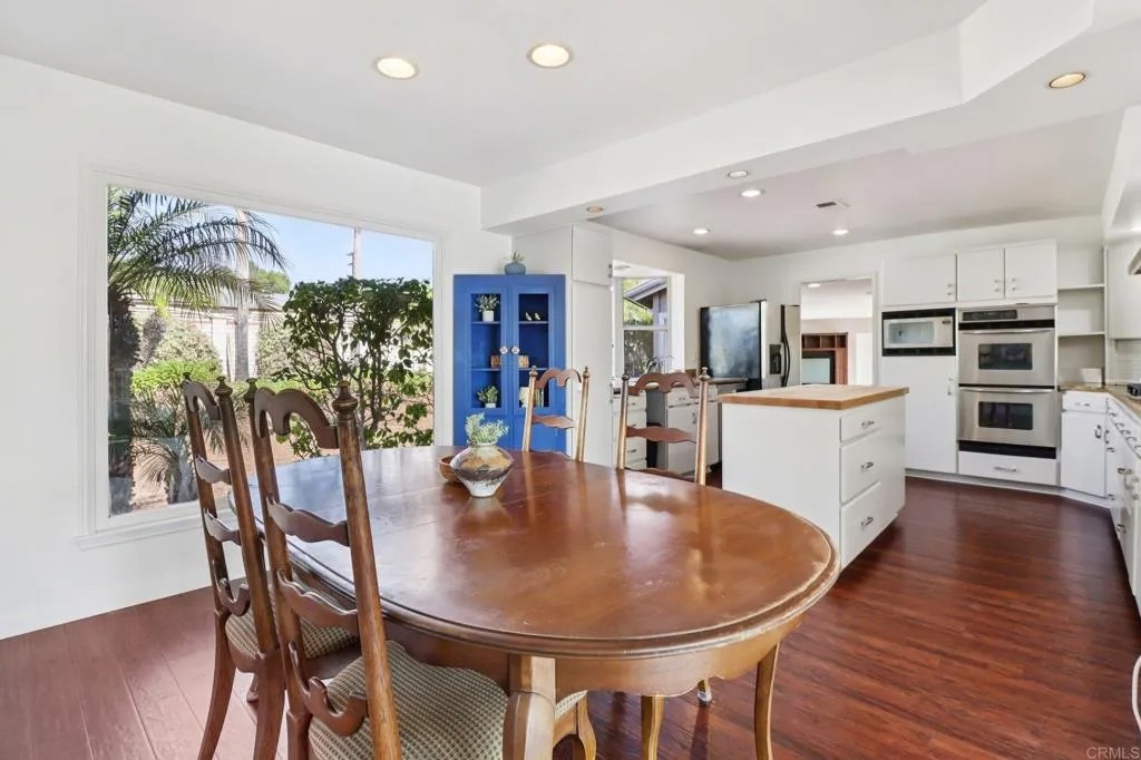 1607 Hunsaker Street