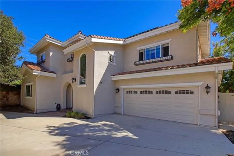 Photo of 1595 E Avenida De Las Flores, Thousand Oaks, CA 91362 (MLS # GD25243937)