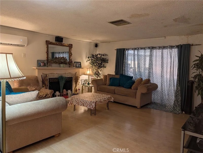 10883 Vinedale