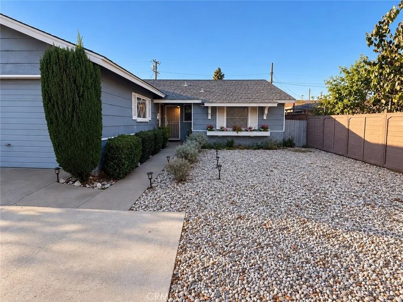 10883 Vinedale
