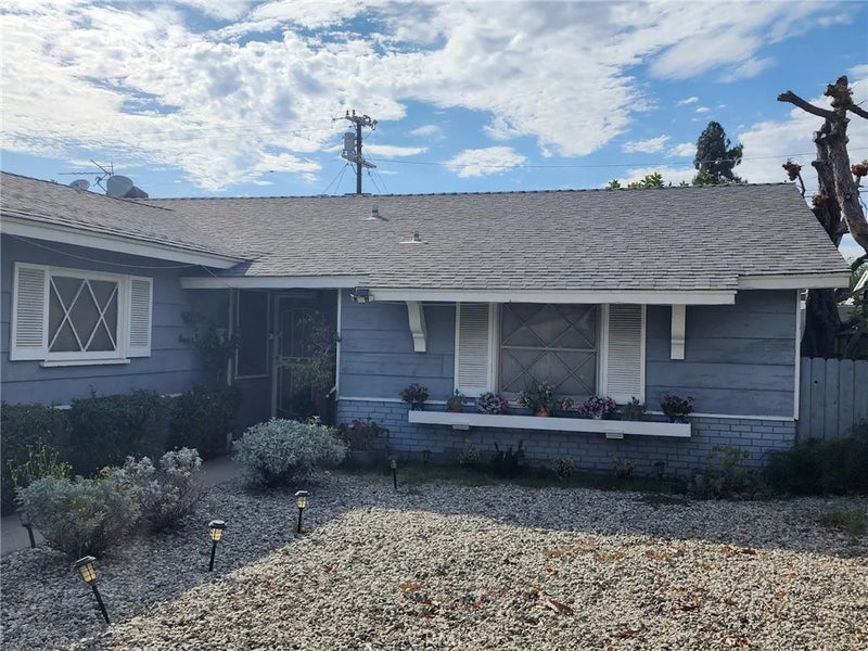 10883 Vinedale
