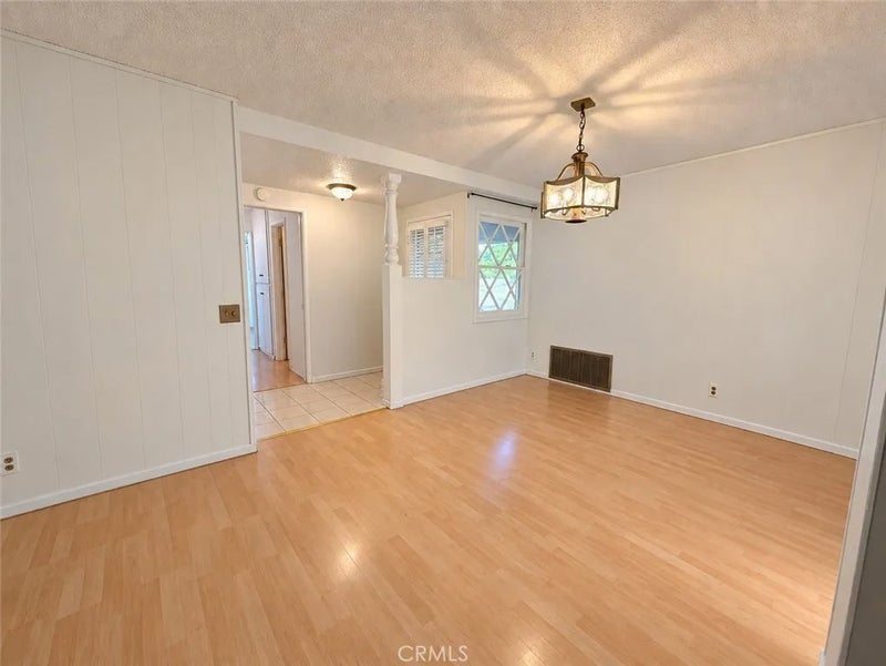 10883 Vinedale
