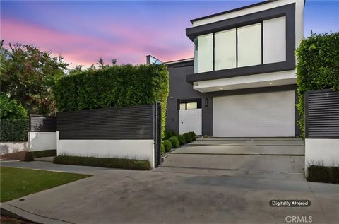 Photo of 538 Alta Vista, Los Angeles, CA 90036 (MLS # SR26053473)