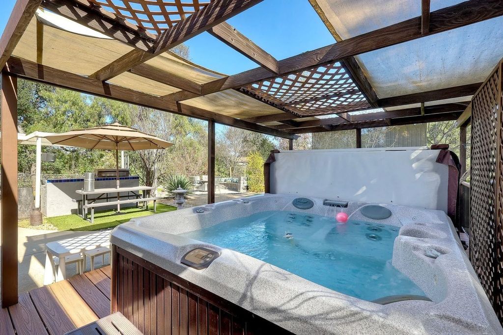 Photo of 15805 Oak Valley Rd, Ramona, CA 92065 (MLS # 260002354)