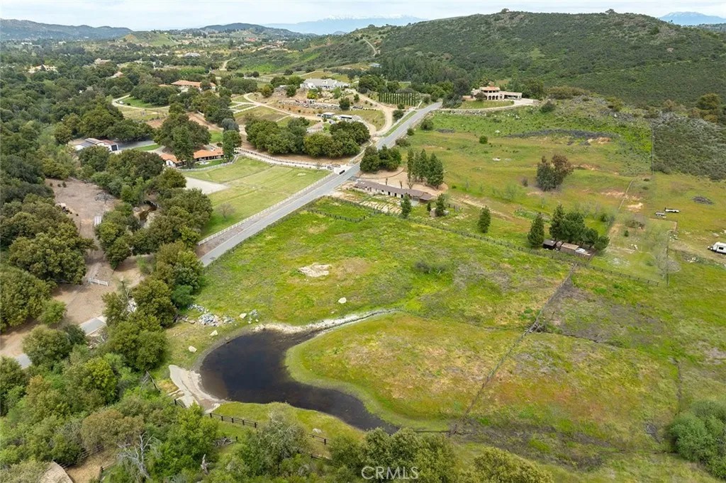 40101 Avenida La Cresta