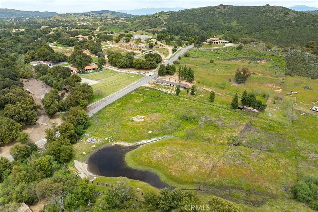 40101 Avenida La Cresta