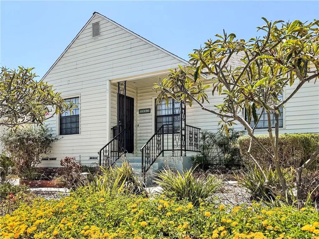 Photo of 2507 S Patton AVE, San Pedro, CA 90731 (MLS # PV26172748)