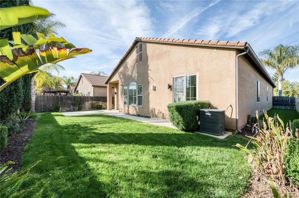 1563 E Via Mirasol