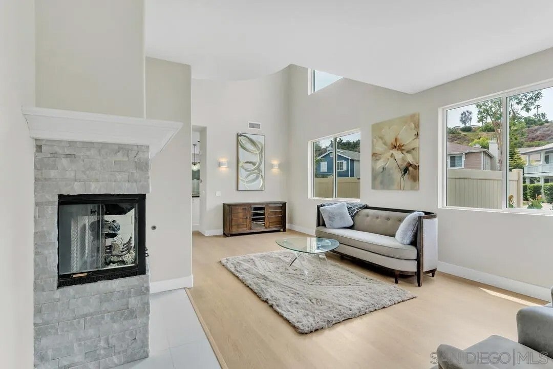 2950 W Canyon Ave