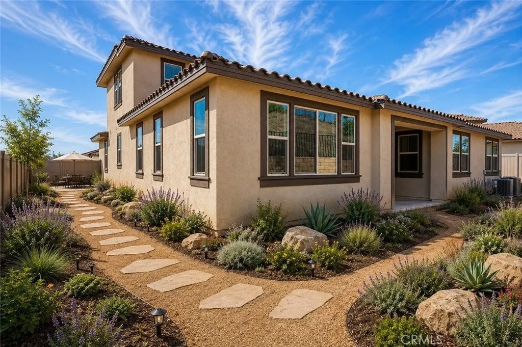 1381 Amanda Glen South