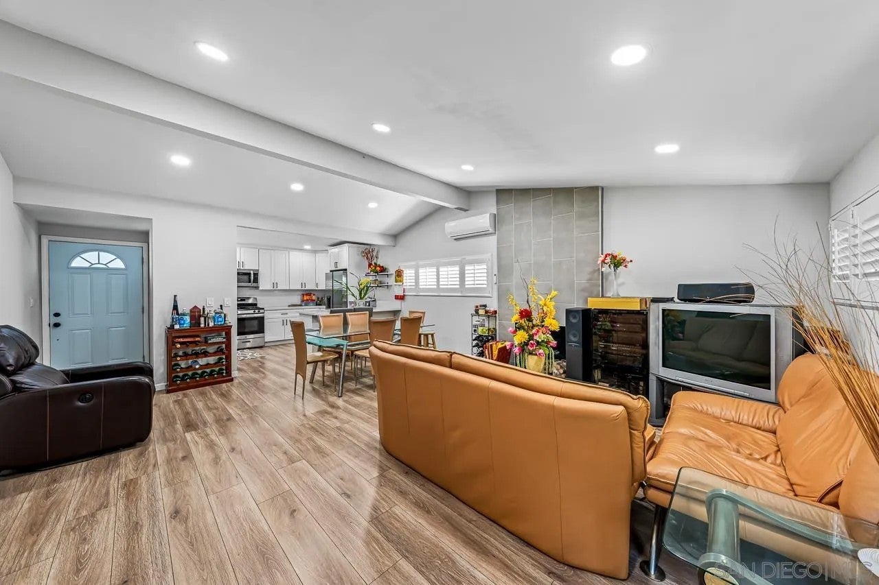 2626 Marathon Dr