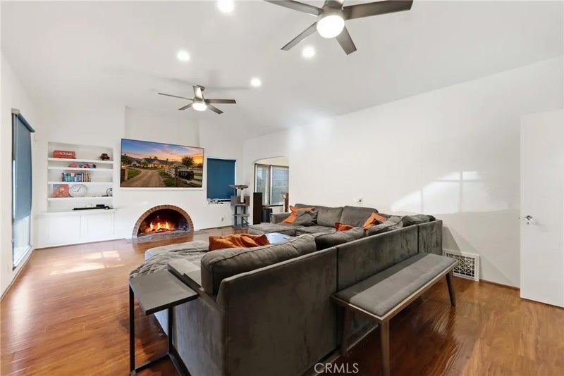129 N Santa Anita Street