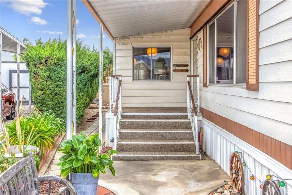 Photo of 626 N Dearborn St #19, Redlands, CA 92374 (MLS # CV25280197)