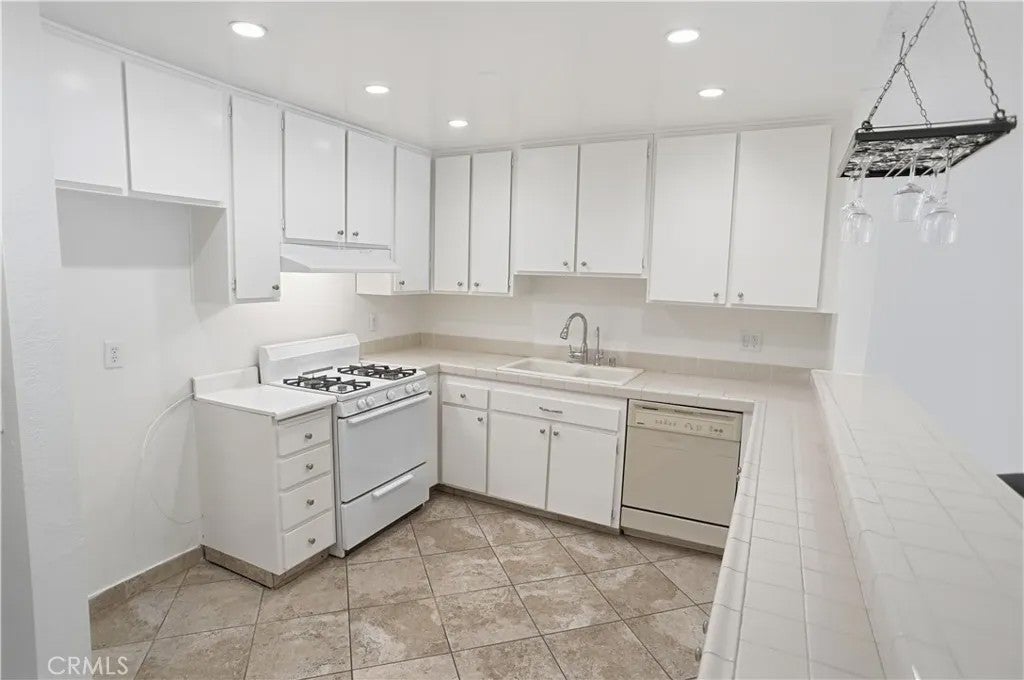 330 N Jackson 116