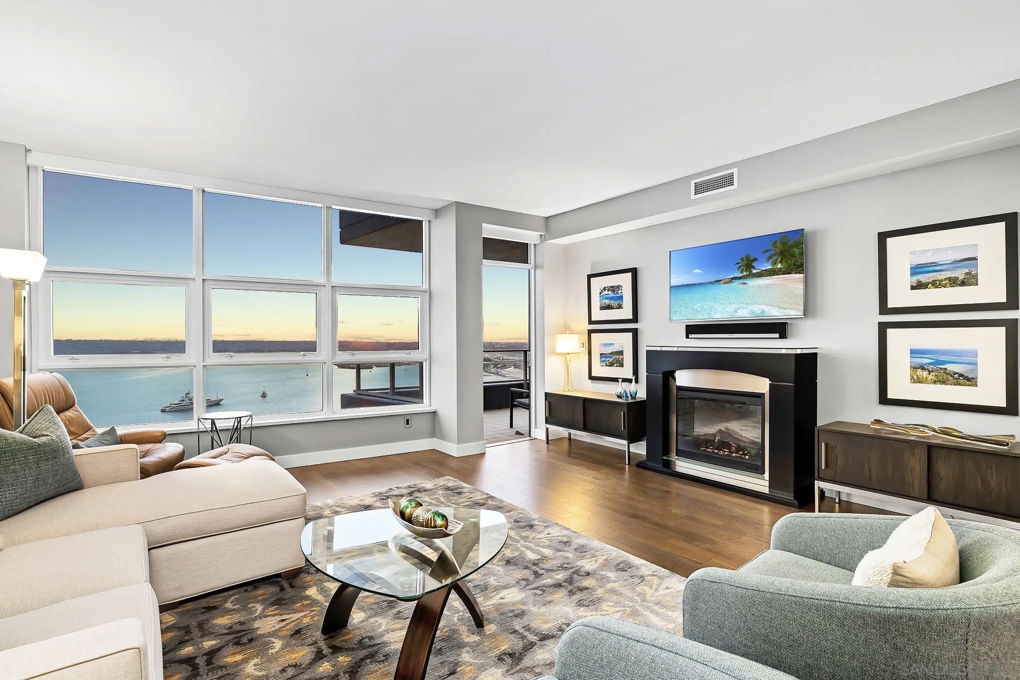 1325 Pacific Hwy 3301