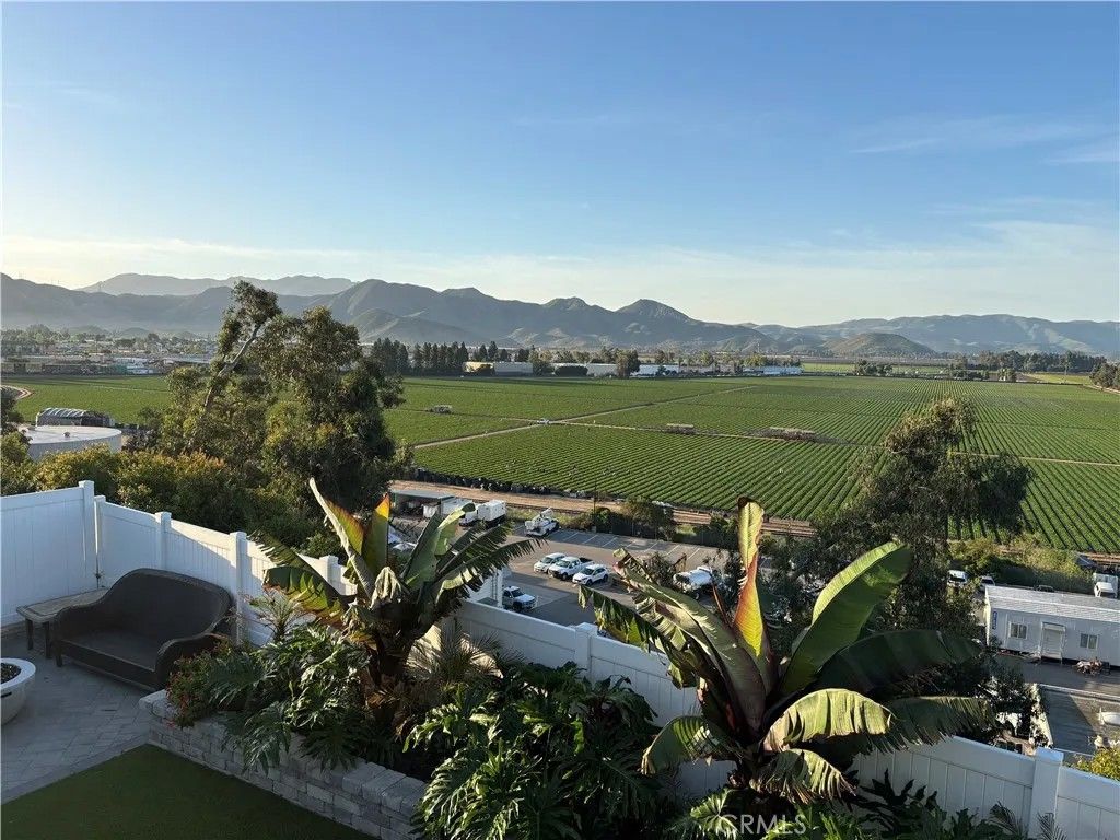 Photo of 2126 Grandview Dr, Camarillo, CA 93010 (MLS # SW26092517)