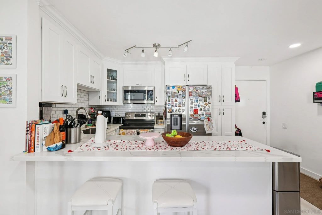 Photo of 4600 Lamont St #204, San Diego, CA 92109 (MLS # 260003634)