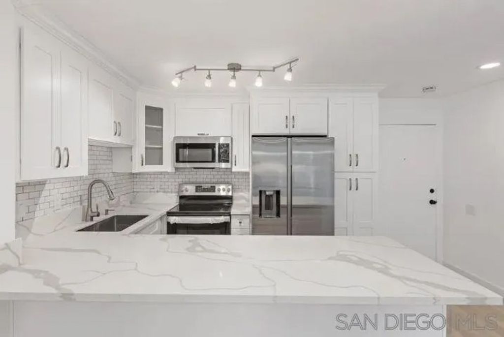 Photo of 4600 Lamont St #204, San Diego, CA 92109 (MLS # 260003634)