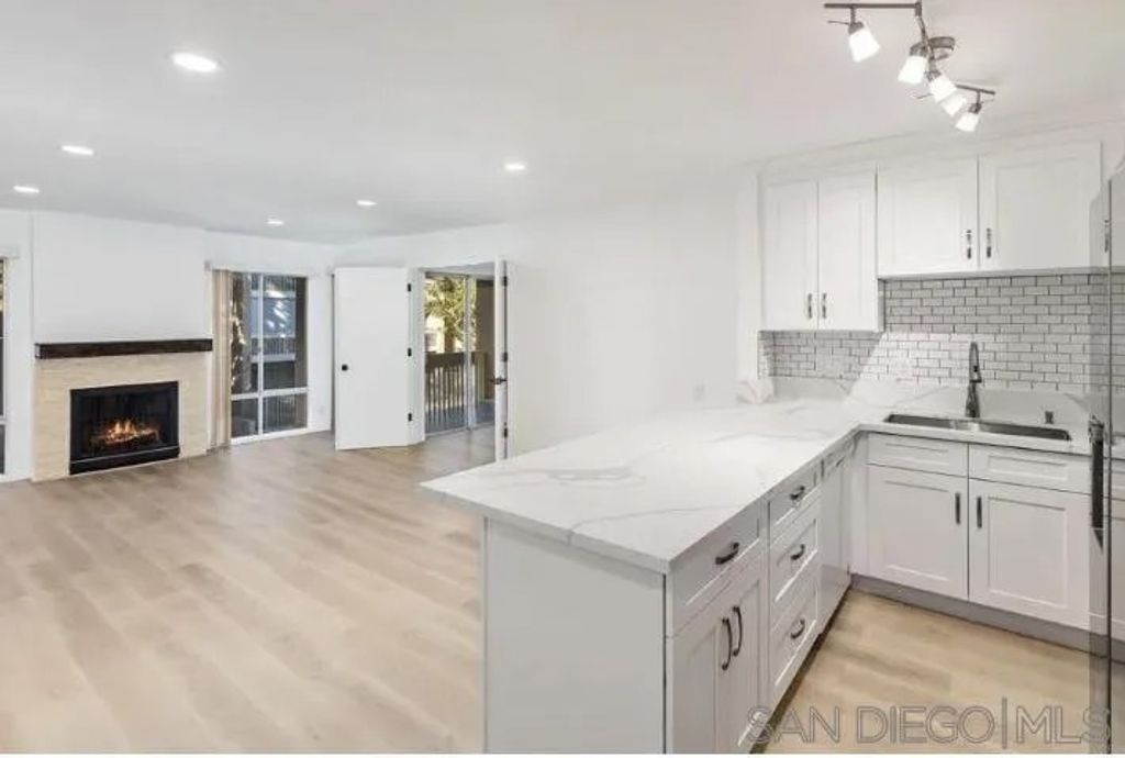 Photo of 4600 Lamont St #204, San Diego, CA 92109 (MLS # 260003634)