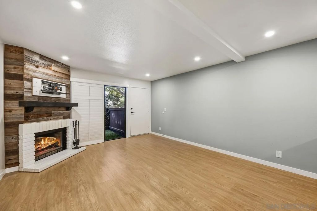 Photo of 8362 Via Sonoma #c, La Jolla, CA 92037 (MLS # 2601000)