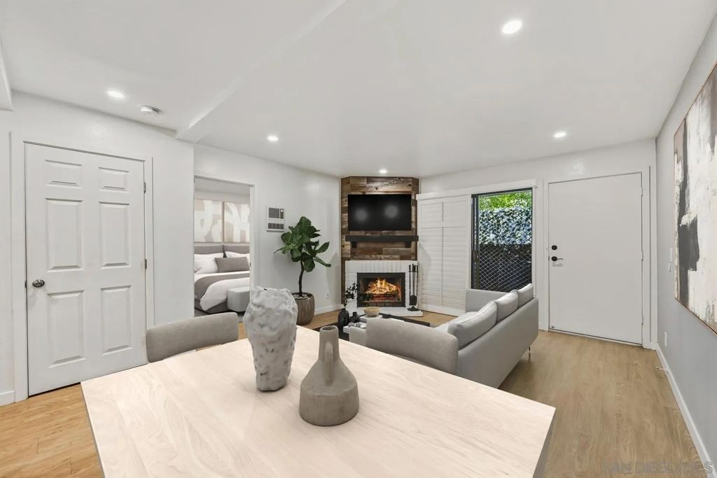 Photo of 8362 Via Sonoma #c, La Jolla, CA 92037 (MLS # 2601000)