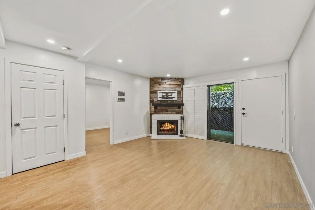 Photo of 8362 Via Sonoma #c, La Jolla, CA 92037 (MLS # 2601000)