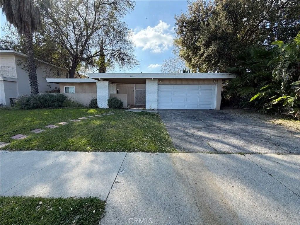 Photo of 8757 Lurline Avenue, Winnetka, CA 91306 (MLS # OC26058011)