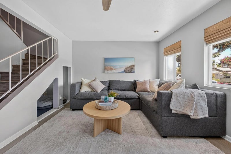 10376 Frank Lane