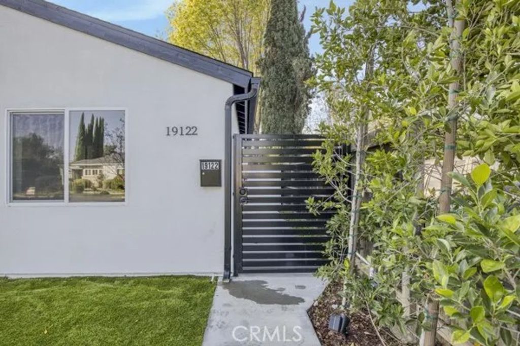 Photo of 19120 Bessemer, Tarzana, CA 91335 (MLS # GD26022241)