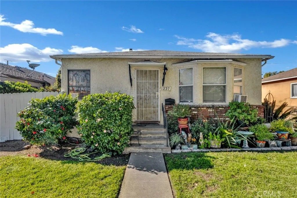 Photo of 1237 N Cordova Street, Burbank, CA 91505 (MLS # BB26011874)