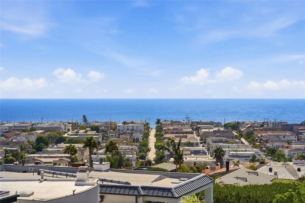 Photo of 407 N Poinsettia AVE, Manhattan Beach, CA 90266 (MLS # SB26220079)