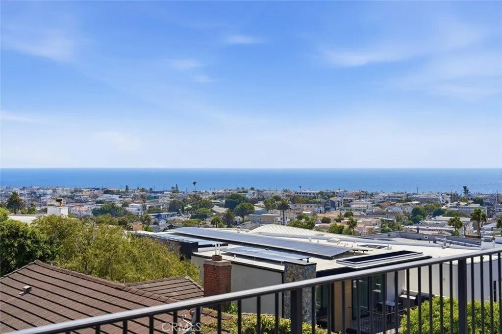 Photo of 407 N Poinsettia AVE, Manhattan Beach, CA 90266 (MLS # SB26220079)