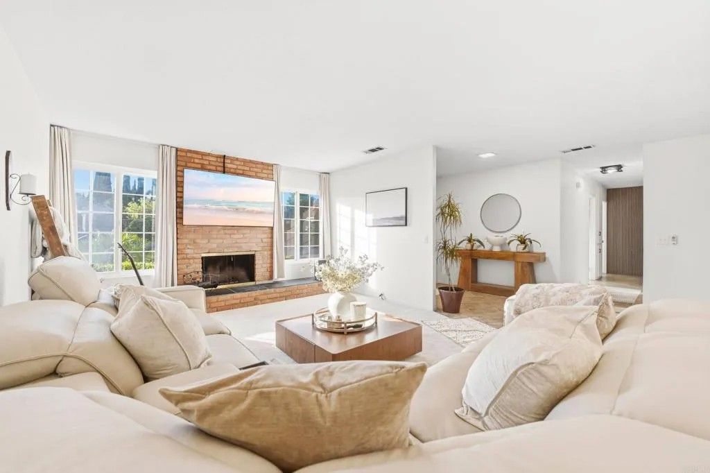 Photo of 2413 Holly Avenue, Escondido, CA 92027 (MLS # NDP2604502)