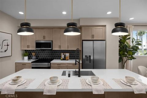 146 Balsawood Tustin CA 92780