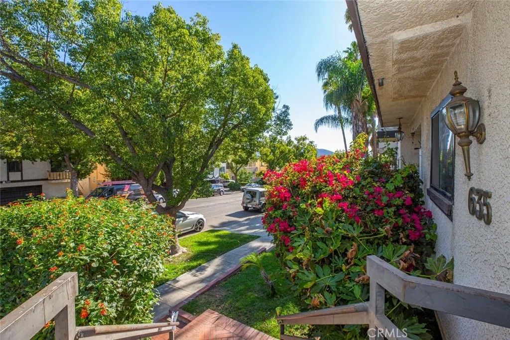 Photo of 635 E Angeleno Ave #D, Burbank, CA 91501 (MLS # GD26055868)
