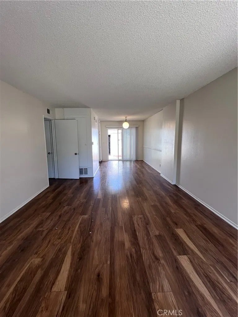 8221 GINNIS Green