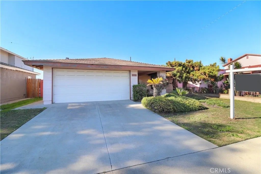 Photo of 20119 Galway Ave, Carson, CA 90746 (MLS # MB25273720)