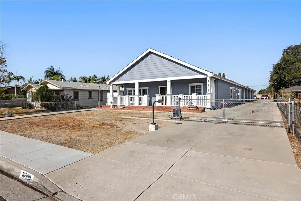 10909 Leland Ave