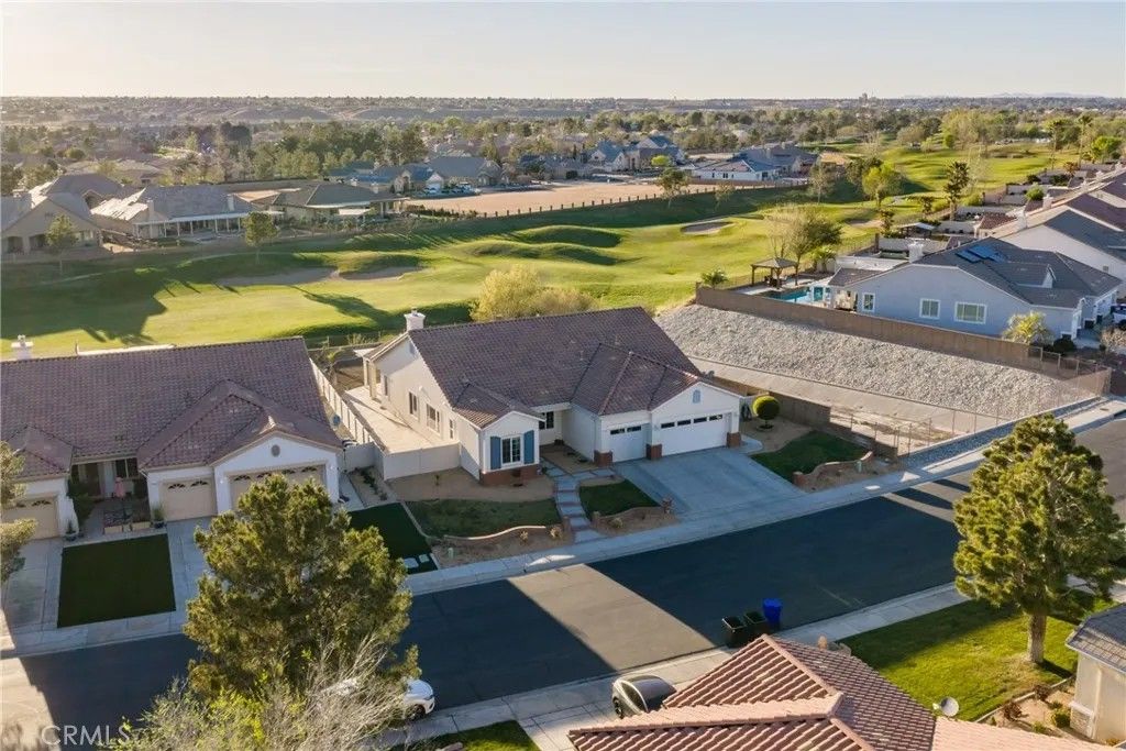 Photo of 11090 Dandelion Ln, Apple Valley, CA 92308 (MLS # HD26054766)