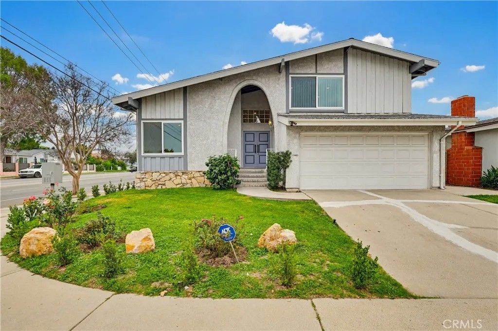 Photo of 18102 Hatteras St, Tarzana, CA 91356 (MLS # SR26039448)