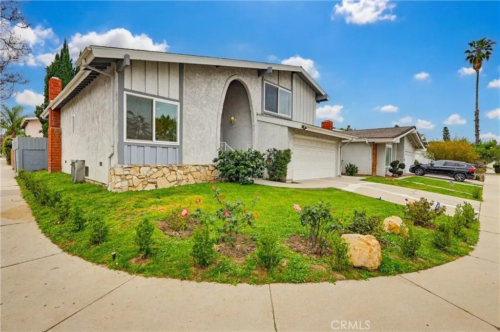 Photo of 18102 Hatteras St, Tarzana, CA 91356 (MLS # SR26039448)