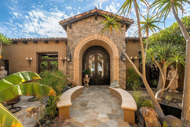 8619 Via Rancho Cielo